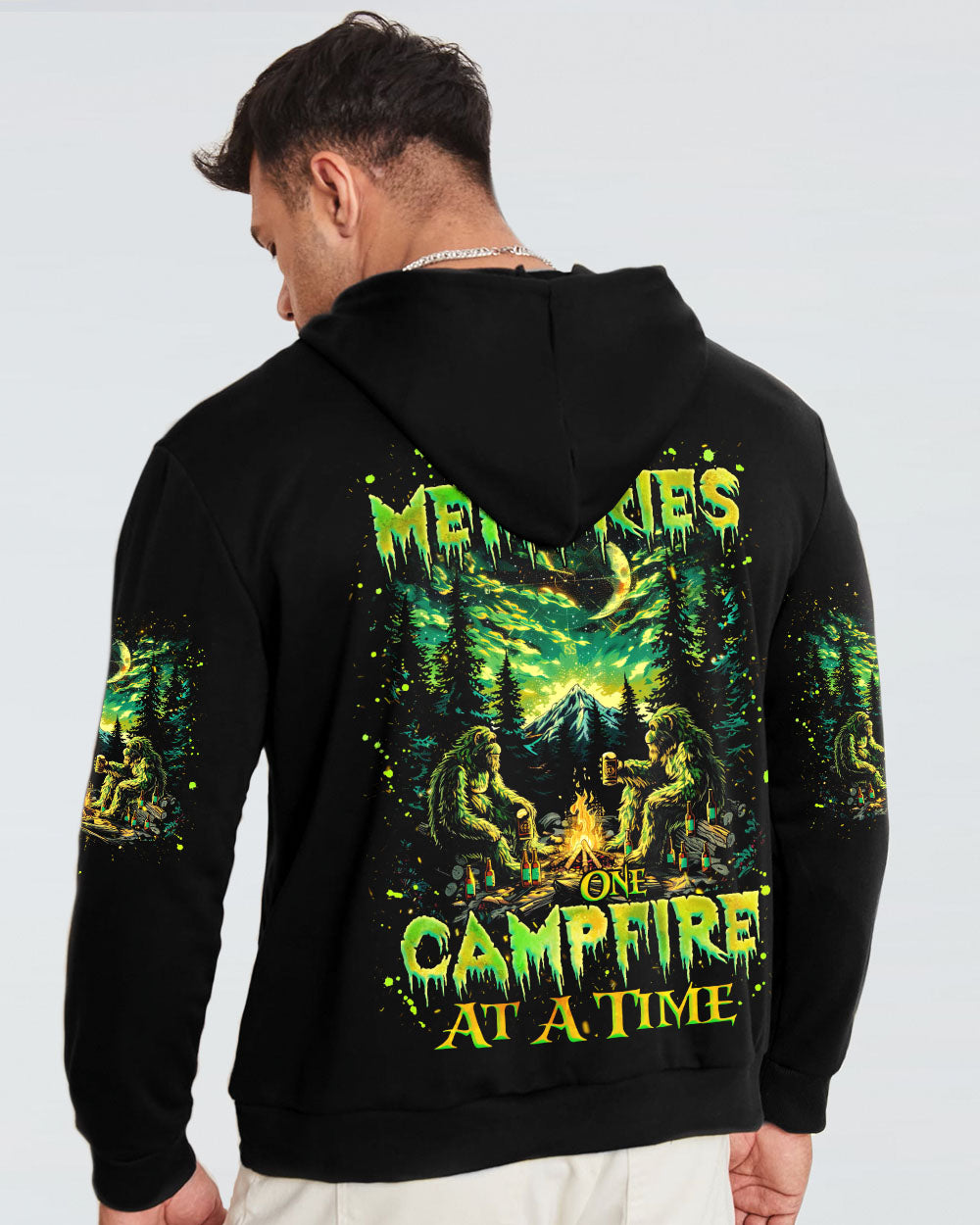  MAKING MEMORIES ONE CAMPFIRE AT A TIME BIGFOOT ALL OVER PRINT - TLNZ1612241